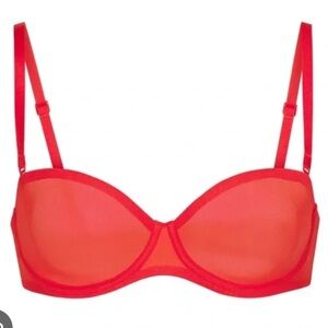 SKIMS ULTRA FINE MESH STRAPLESS BRA IN POPPY